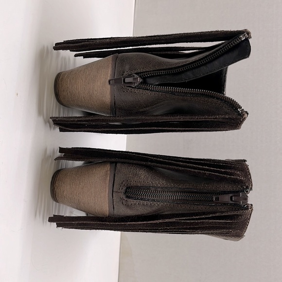 BOOTS, FRINGE, ANKLE,  7” tall, 6.5, Woman’s, seems wide width. comfortable - Picture 5 of 8